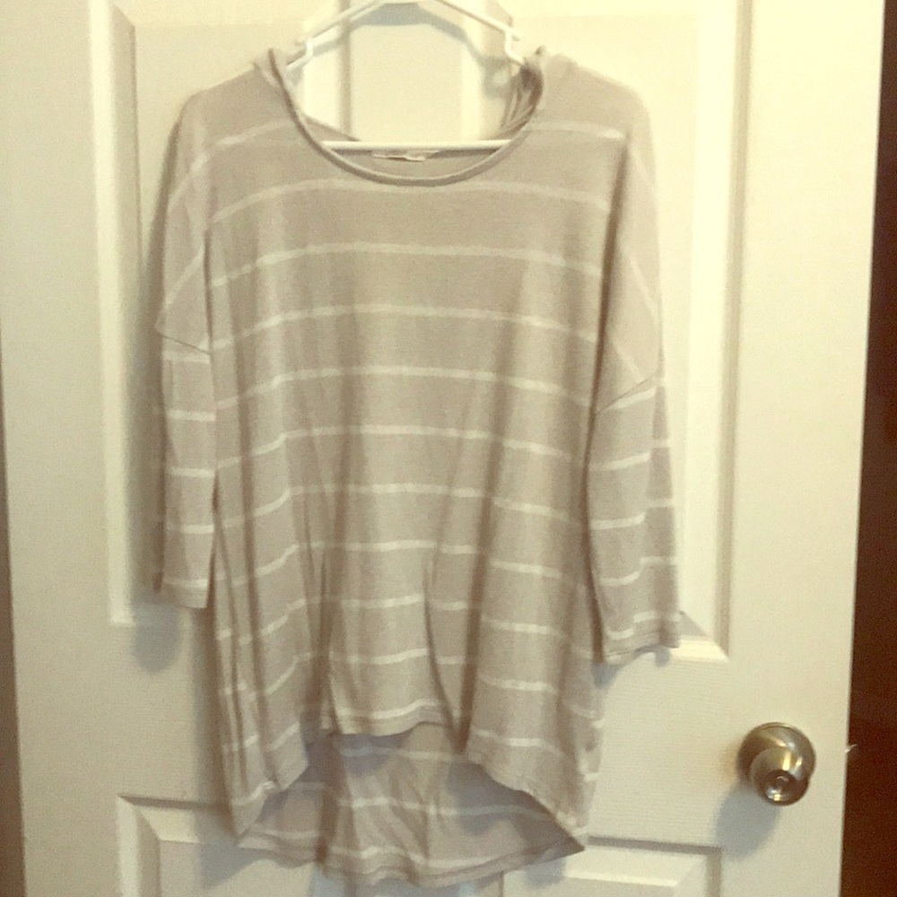 Hooded 3/4 sleeves shirt